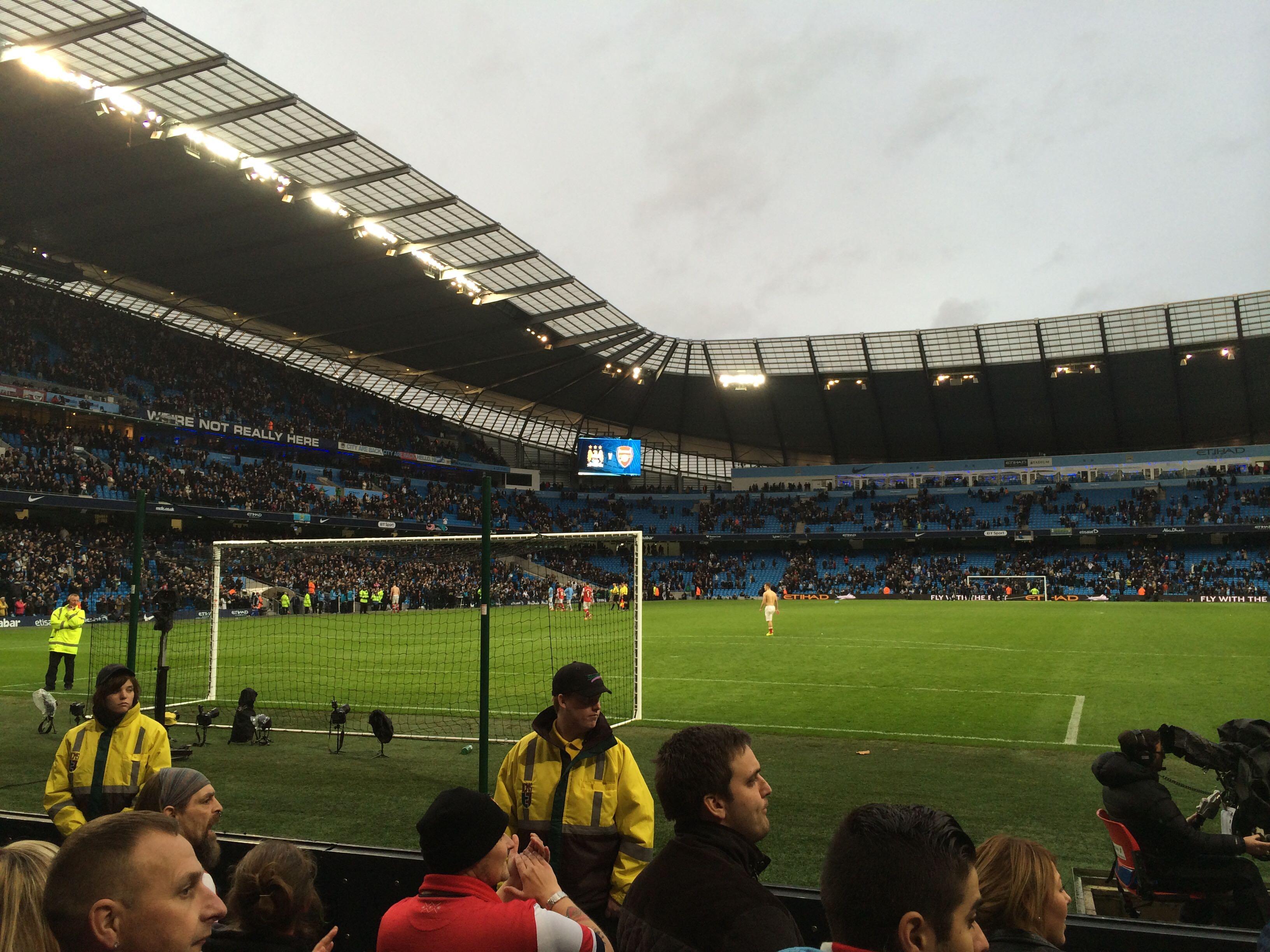 更突显了他 更突显了他